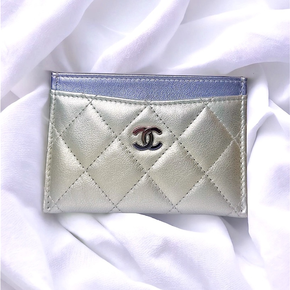 🔥 UNUSED 21K CHANEL IRIDESCENT CARDHOLDER🔥